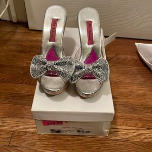 Betsey Johnson Silver Glitter Bow Heels